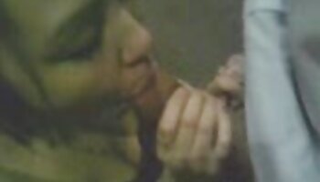 الأحمق الأسود يلتقط نفسه بشكل خفي وهو يمارس الجنس مع فتاته البيضاء في الحمام مقاطع فيديو سكس مصري أشرطة الفيديو الإباحية